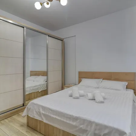 Homie Grand Apartment - Private Parking - Self Check-In Bucarest Exterior foto